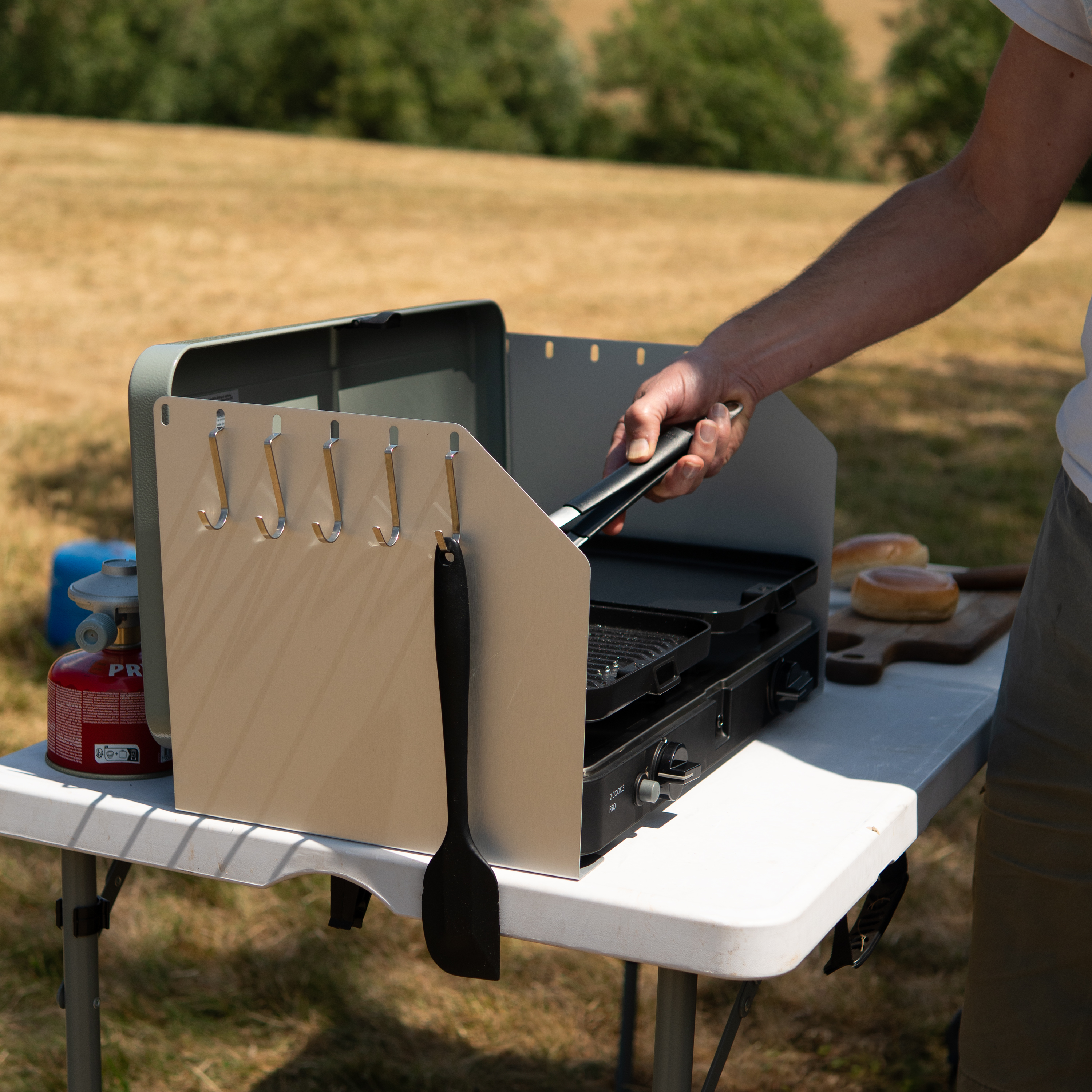 Aluminium windshield for Cadac BBQ - packed for transport